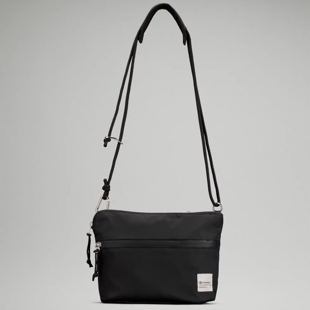 Lululemon Patch Logo Crossbody Bag 2.5L